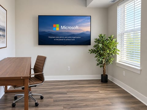 Unit 4, King Bed, Workspace, Pet Friendly, Patio