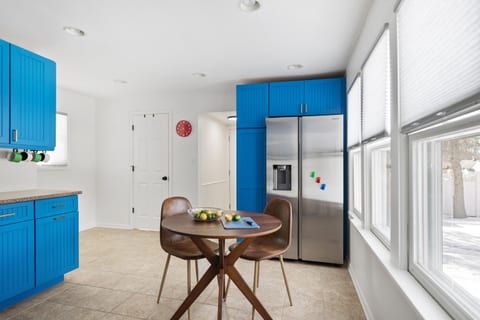 Eat-in Kitchen 
