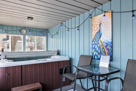 Hot Tub, 5 Bedroom Home near Park - MTM Premier