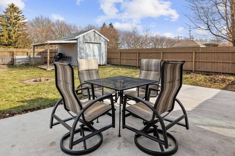 Hot Tub, 5 Bedroom Home near Park - MTM Premier