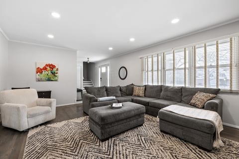 Hot Tub, 5 Bedroom Home near Park - MTM Premier