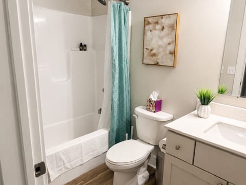 Unit 9, Dog Friendly, 1 Bedroom, King Bed