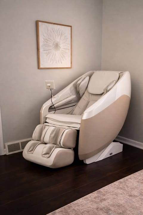 Therapeutic massage chair