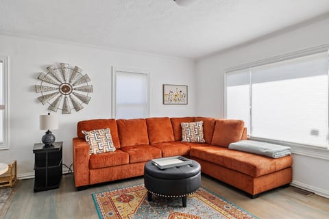 MTM Premier, 2 King Beds, Fenced Yard