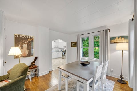 Dining Room with seating for 4. 