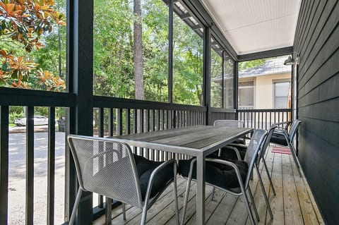 Front deck dining and seating area