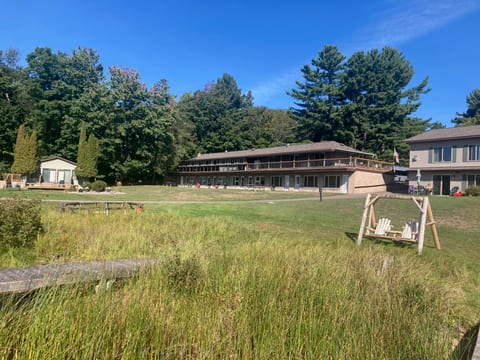 Lake Thompson Beachside Condo