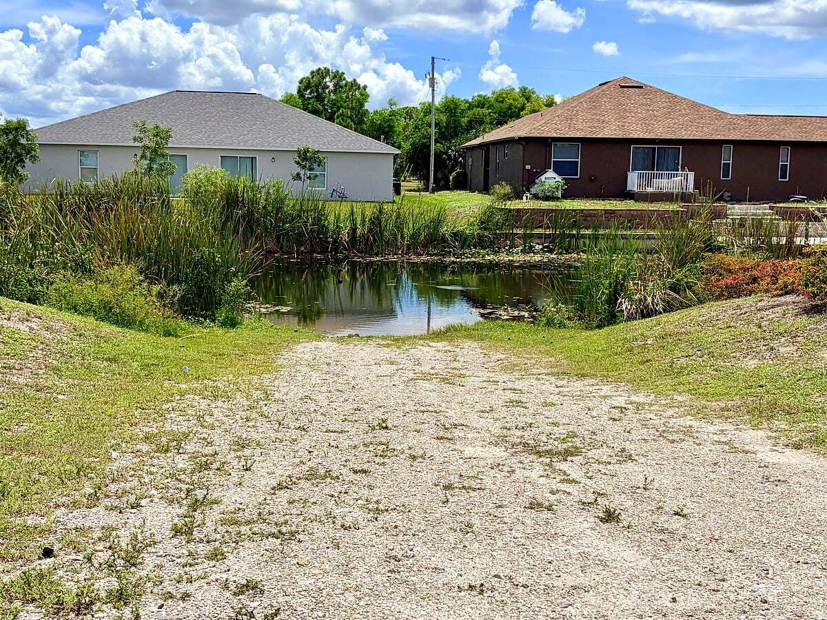 Boat/kayak launch 1 mile from us. Connects back to our dock