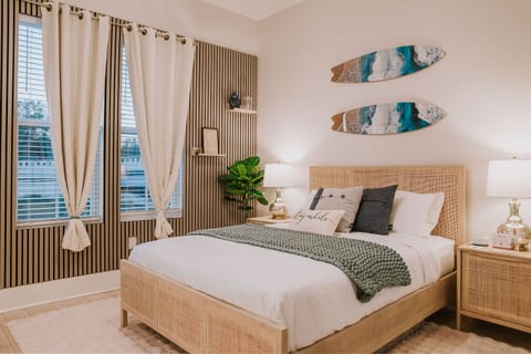 Bedroom 3 has a queen size bed and is named Sargasso Lady. While the wall panels help with sound reduction, the three large windows offer light. Alternatively you can pull the curtains for a cozy experience.