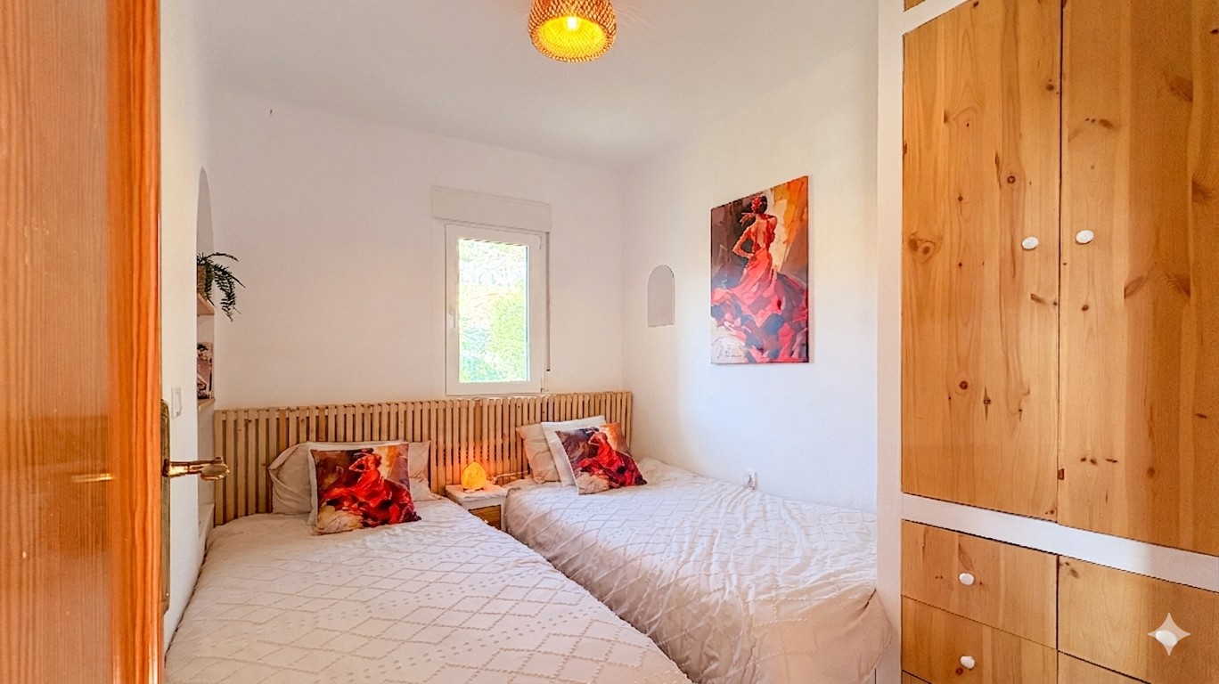 Bedroom Flamenco