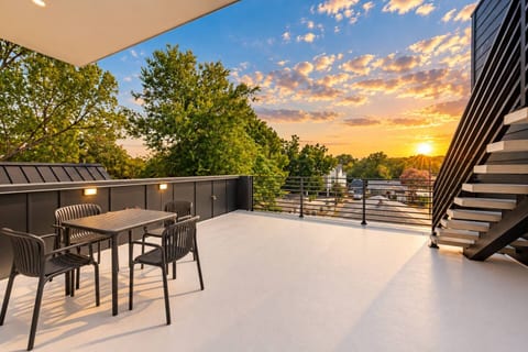 Dallas Skyline Rooftop | Modern 5BR 4.5BA Retreat