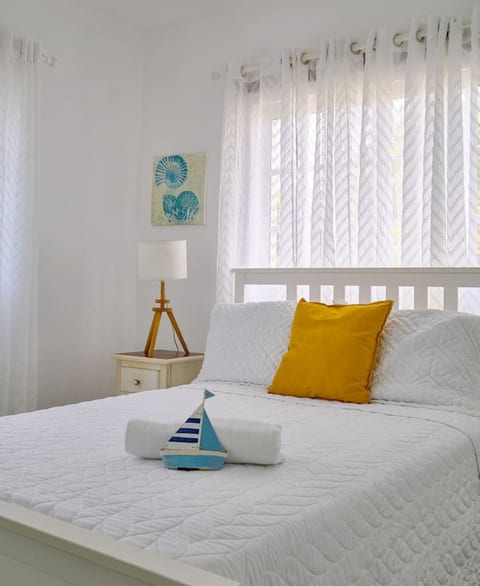 BeachsideGetaway|3BR|Pool|5Min walk to Beach|Wi-Fi
