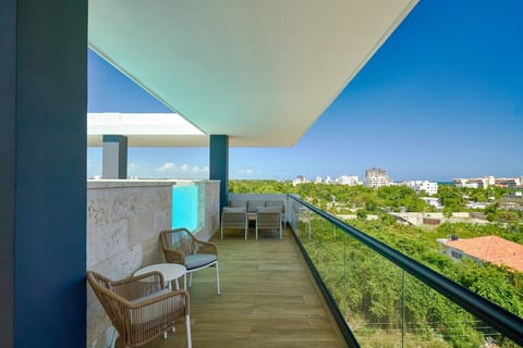 Caribbean Beach Walk 2BR + Roof Top Pool +Wifi