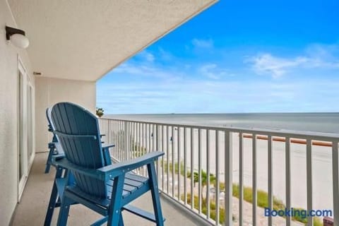 Direct Gulf-Front 3BR, Sleeps 8 Huge Balcony, Pool & Private Garage