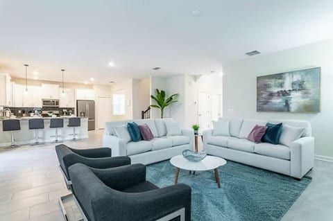 Modern House | Private Pool | Sleep 15 | Game Room
