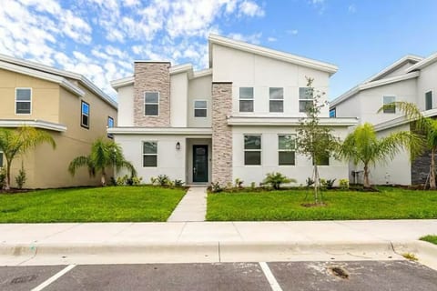 Modern House | Private Pool | Sleep 15 | Game Room