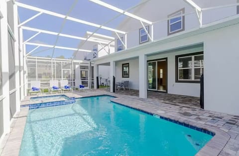 Modern House | Private Pool | Sleep 15 | Game Room