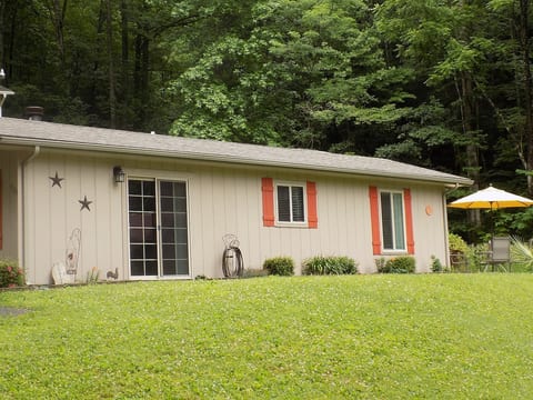 Moonfall Cottage. Your oasis in the mountains of East Tennessee.