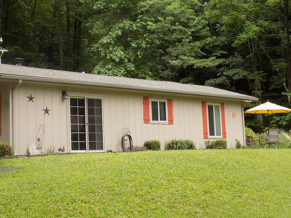 Moonfall Cottage. Your oasis in the mountains of East Tennessee.