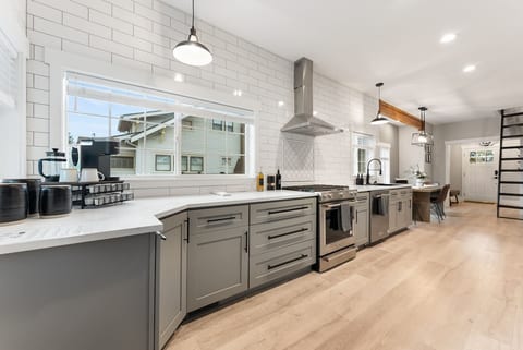 The Modern Manor | Grason Properties