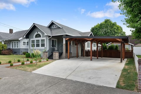 The Modern Manor | Grason Properties