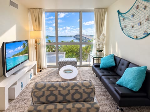 Sunset Paradise Apartment, Pool, River View