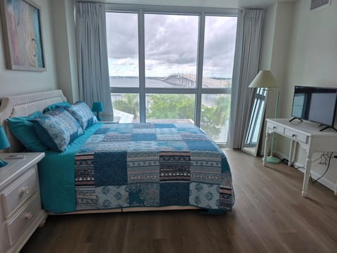 Sunset Paradise Apartment, Pool, River View