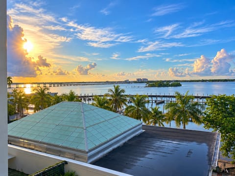 Sunset Paradise Apartment, Pool, River View