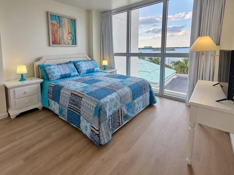 Sunset Paradise Apartment, Pool, River View