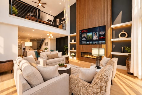 Luxury 5BR 4.5BA | Rooftop + Downtown Skyline View