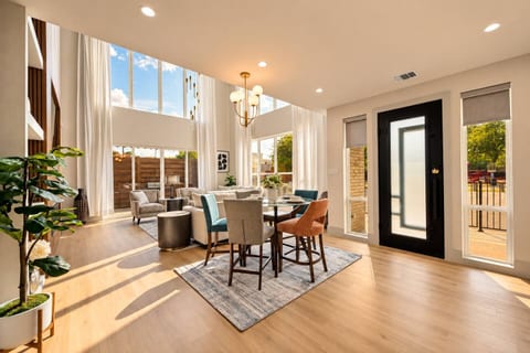 Luxury 5BR 4.5BA | Rooftop + Downtown Skyline View