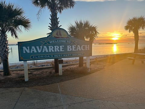 Navarre Beach House•2 King Suites•Sleeps 6