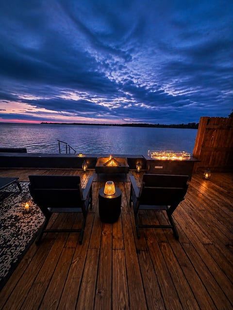 Boutique Lakefront Cottage, Hot Tub, Sauna