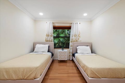 Charmig 4 BDR house with a pool and BBQ