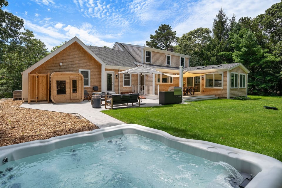 Brand New Luxury Home: Private Outdoor Oasis, Hot Tub, Sauna - Eastham