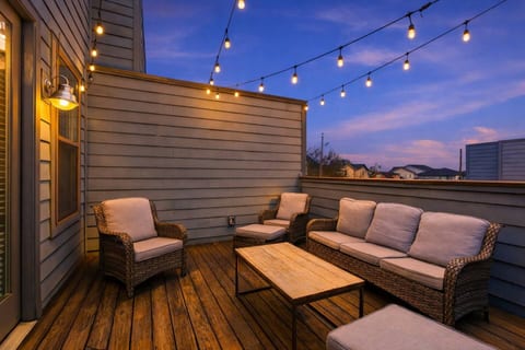Modern 3BR w/ Rooftop • 10 Min to Broadway