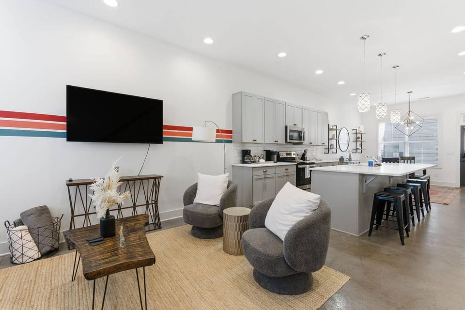Modern 3BR w/ Rooftop • 10 Min to Broadway - Nashville