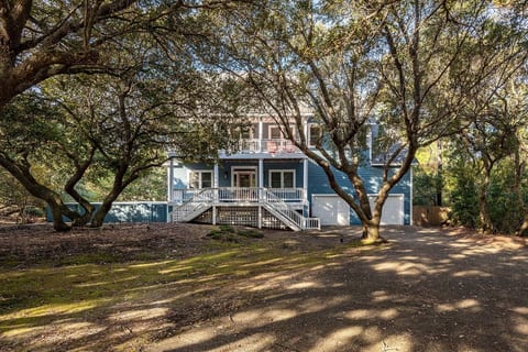 Front of house adorned with Live Oaks