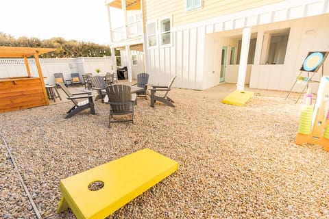 10 min walk to Beach, Hot Tub, Tiki Bar, Game Room