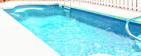Oceanside 7min walk2beach,6BR,Pool,HotTub,Foosball