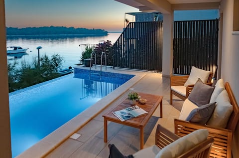 Villa Beachfront Holiday Villa Karbuni - Unit 379081-13