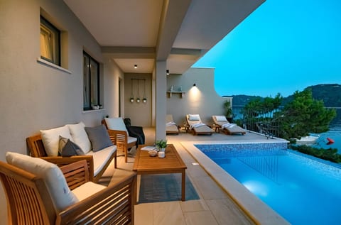Villa Beachfront Holiday Villa Karbuni - Unit 379081-13