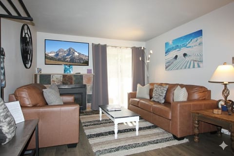 Sofa sleeper, TV, fireplace (gas) and private balcony