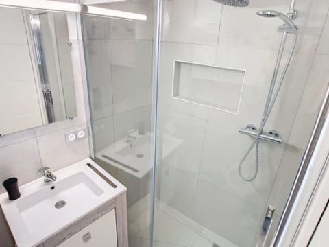 Lovely, modern studio with sea view 117