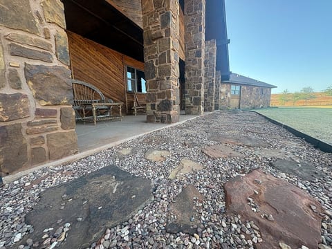 Large ranch home on acreage with beautiful sunsets image 3