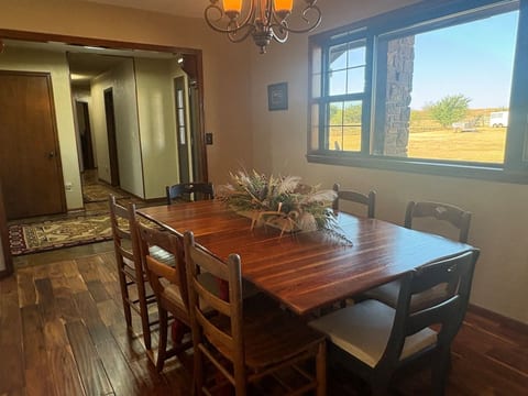 Large ranch home on acreage with beautiful sunsets image 4