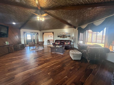Large ranch home on acreage with beautiful sunsets image 5