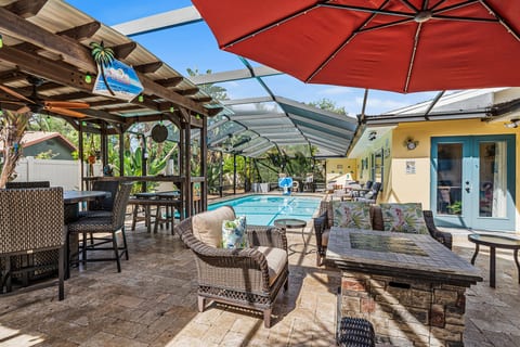 Twin Oaks | Pool, Tiki Bar, Fire Pit | 5 Min Beach