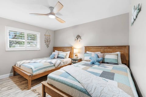 Twin Oaks | Pool, Tiki Bar, Fire Pit | 5 Min Beach