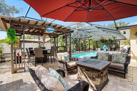Twin Oaks | Pool, Tiki Bar, Fire Pit | 5 Min Beach